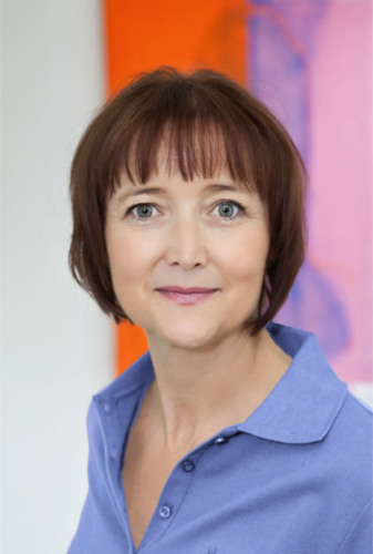 
<h3>Gabriele Weis</h3>
Zahntechnikerin<br>
<br>
<br>
Mitglied „dental excellence laboratory e.V.“<br>
<br>
2000<br>
Gründung der GbR Dentaltechnik<br>
Ingrid Endres und Gabriele Weis<br>
<br>
1984<br>
Gesellenprüfung Handwerkskammer Rhein-Main<br>
<br>
1984-1988<br>
Ausbildung zur Zahntechnikerin<br>
<br>
geb. 1965<br>
